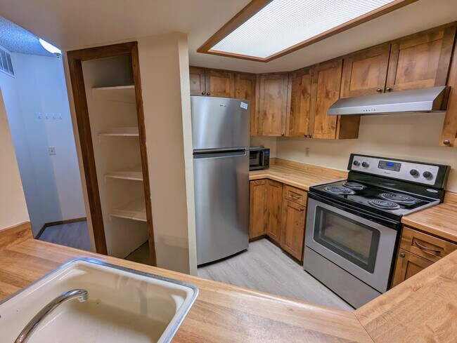 Kitchen - 2960 Shadow Creek Dr