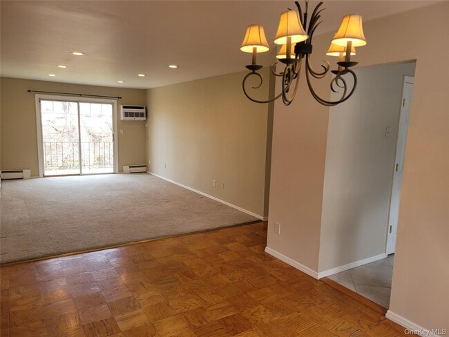 Building Photo - 100 Town House Village