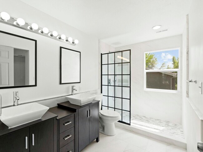 Building Photo - 1630 Ridgemark Dr