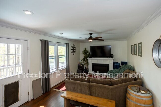 Building Photo - 6197 Edwards Dr
