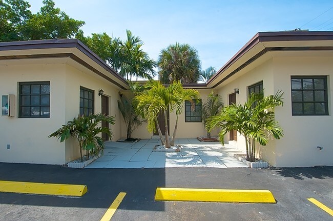 Foto del edificio - 844-845 NE 17th Way