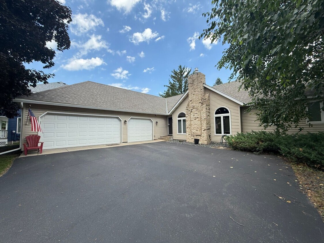 Primary Photo - Just Listed! Stunning 4 Bedroom 3 Bathroom...