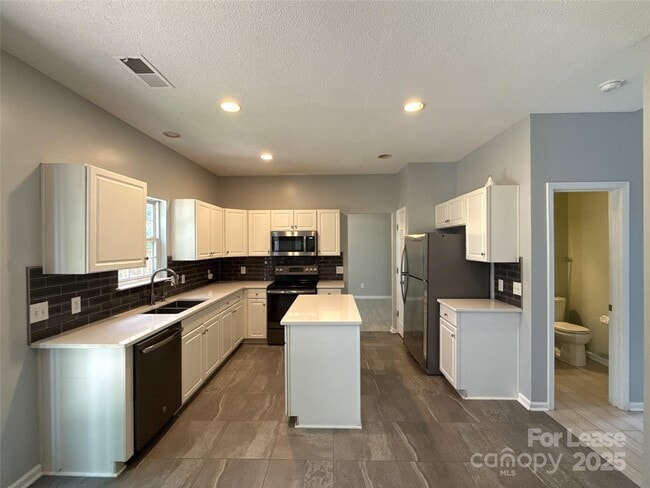 Building Photo - 6518 Harburn Forest Dr