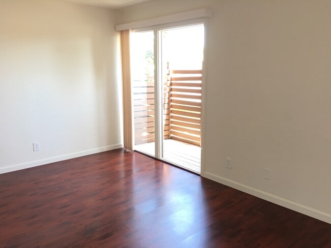 Building Photo - 928 Adams St