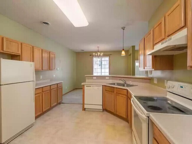 Foto del edificio - Great location *2Bed*2Bath Townhome- Available June 1