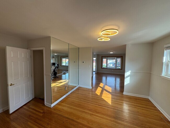 Building Photo - Stunning 4-Bedroom Twin Home in Lansdowne!...