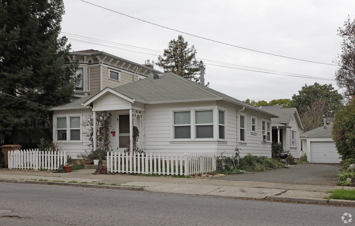 Primary Photo - 415 Franklin St