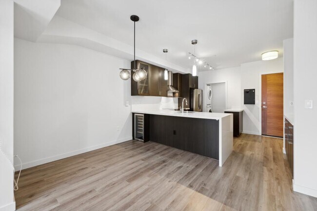 Building Photo - Vik Condos - 1 bedroom