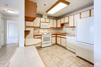 Building Photo - 111 deKoven Drive