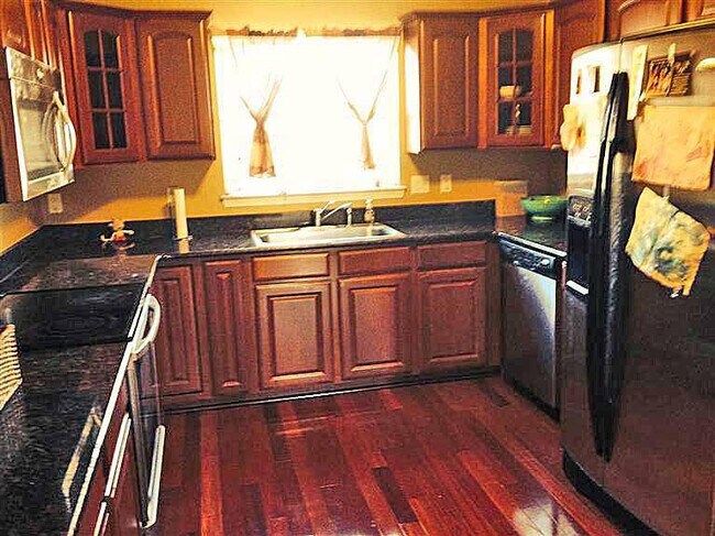 Foto del edificio - 6321 Brant Ln