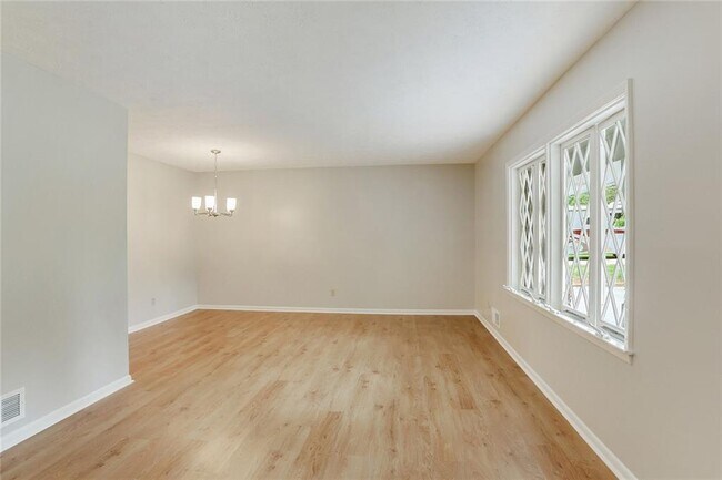 Building Photo - 3016 Sumac Dr