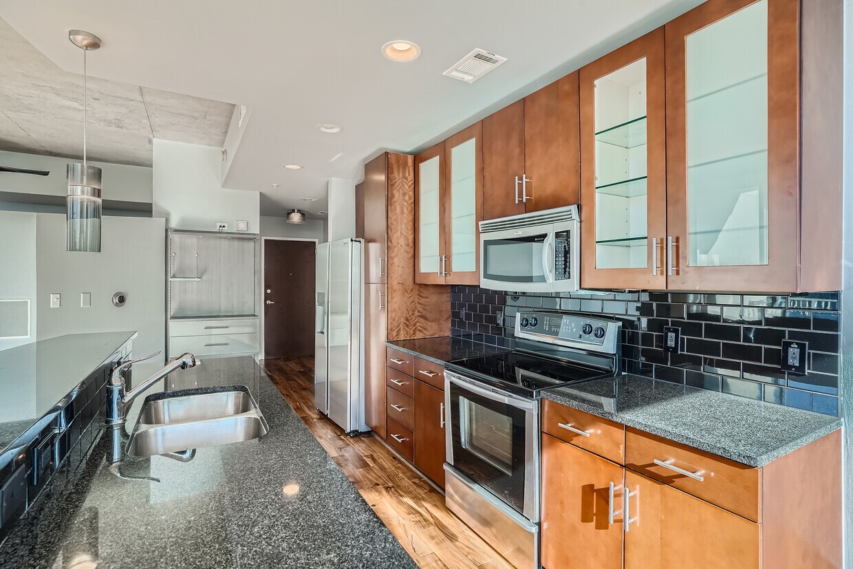 Building Photo - 360 Nueces St