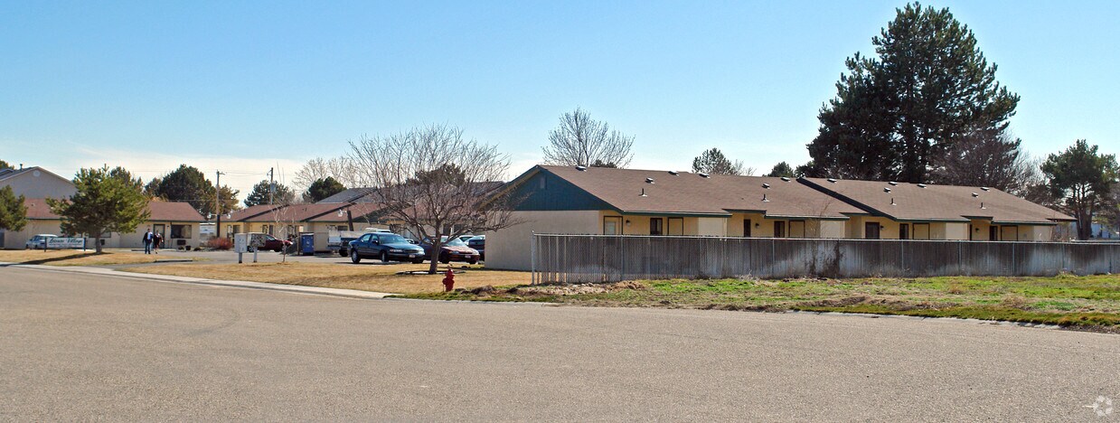 Primary Photo - 2300 E Locust St
