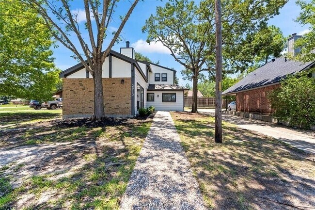 Building Photo - 2910 Briarcreek Ct