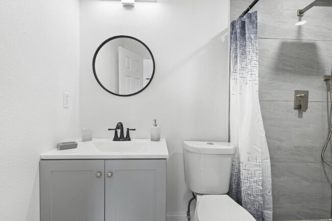 Foto del edificio - 1824 Lake St