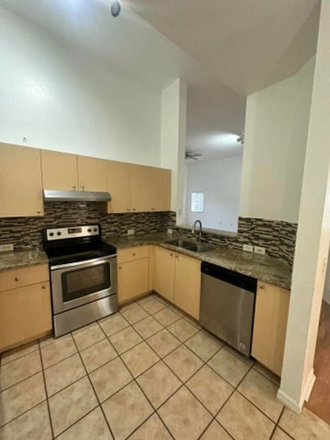 Foto del edificio - 220 Crestwood Cir