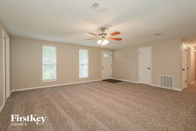 Building Photo - 2835 Tanglewood Blvd