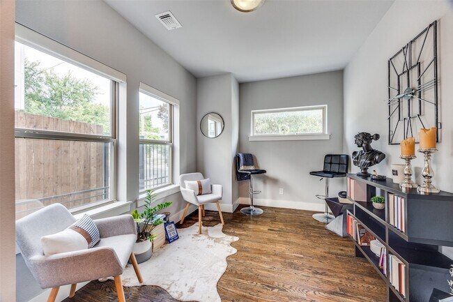 Foto del edificio - 4222 Roseland Ave