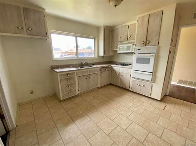Foto del edificio - Cardiff SHORT TERM RENTAL 3 br one level l...