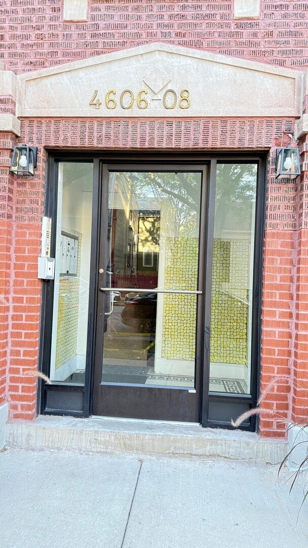 Foto del edificio - 4608 N Seeley Ave