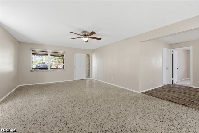 Foto del edificio - 4652 Siesta Cir