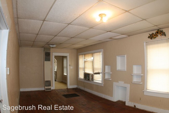 Building Photo - 2 br, 1 bath House - 1020 Wallace St.