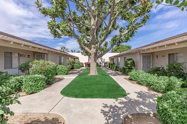 Building Photo - Stockdale Garden Villas
