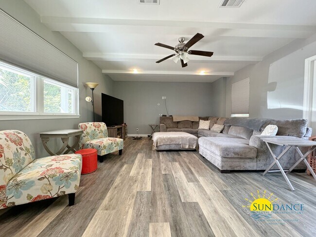 Foto del edificio - Stunning 3 Bedroom Home near Hurlburt Fiel...