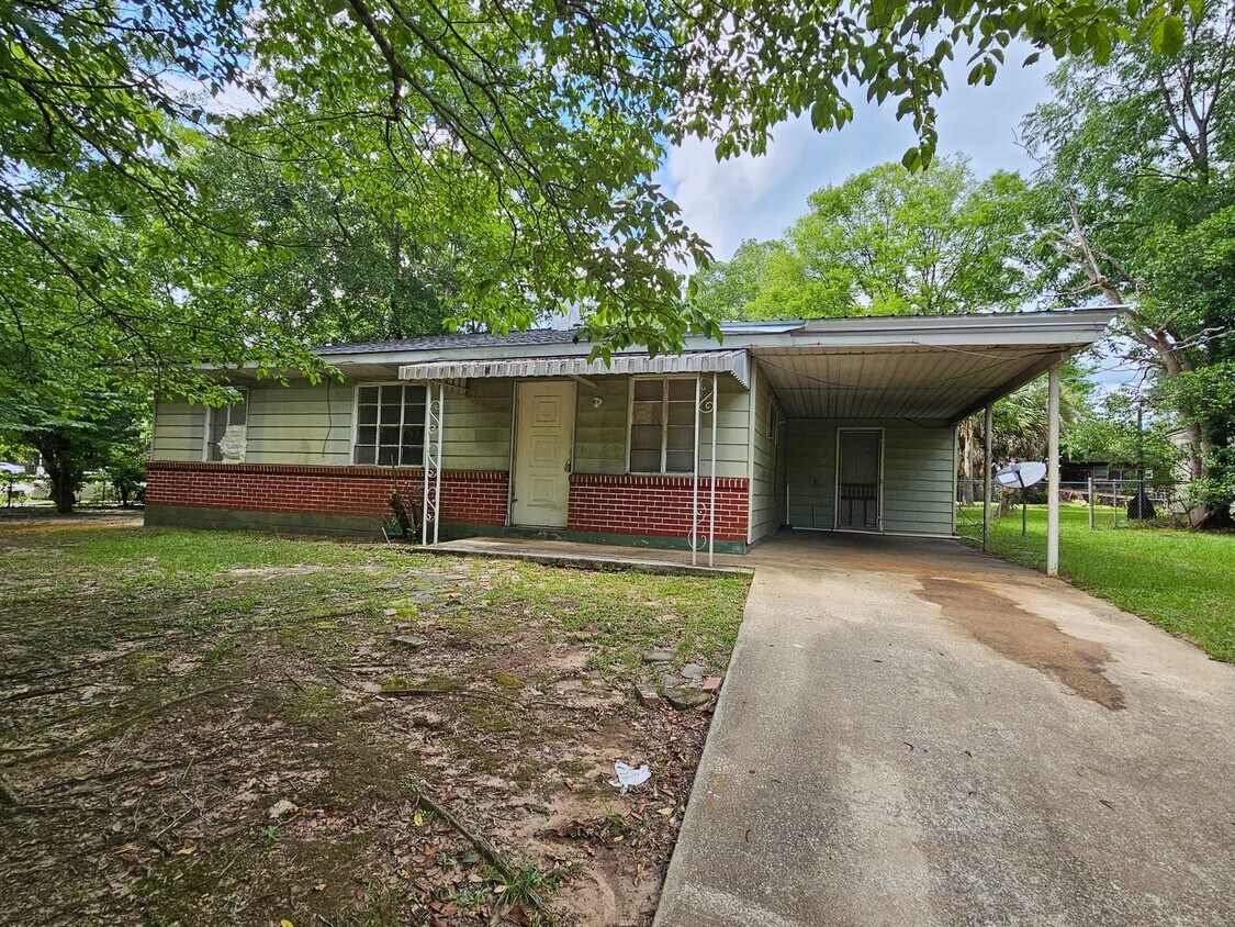 Foto principal - Nice Home with Fenced Yard
