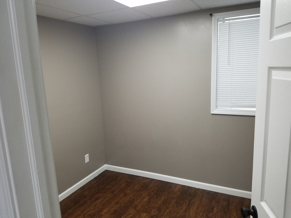 813 N Lincoln St Unit 12, Creston, IA 50801 Apartments in Creston