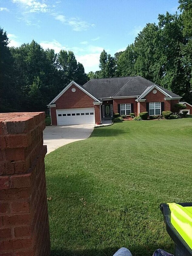 Primary Photo - Now Available! 4 Bedroom 3 Bath!