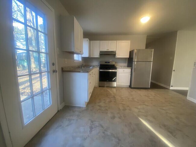 Building Photo - 808 Stirrup Pl