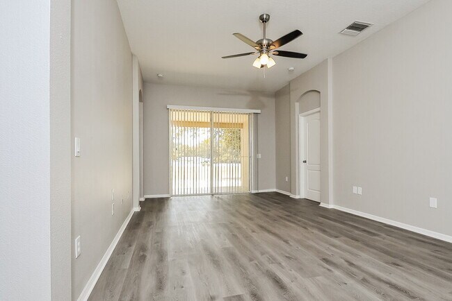 Foto del edificio - 2537 Peekskill Rd