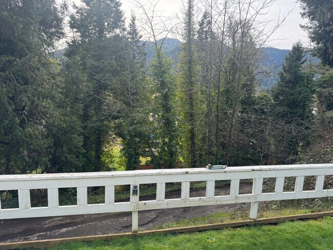 Foto del edificio - Great Single Level Home in Oakridge!