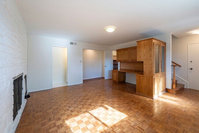 Building Photo - Charming 3-Bedroom Home with Spacious Yard...