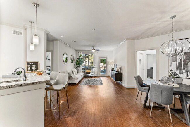 Foto del edificio - 10800 Lakeline Blvd