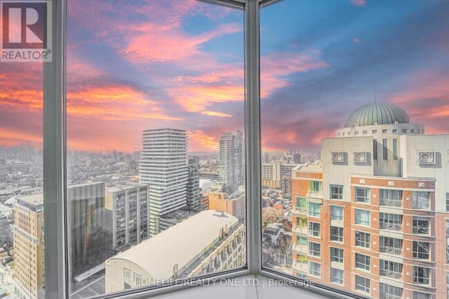 Photo du bâtiment - 155 Yorkville Ave