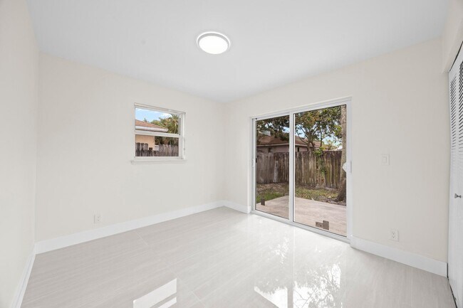 Building Photo - 5664 Boynton Crescent