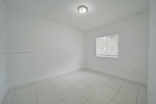 Foto del edificio - $3,000MONTHLY;14750 NE 7TH AVE #1475 MIAMI...
