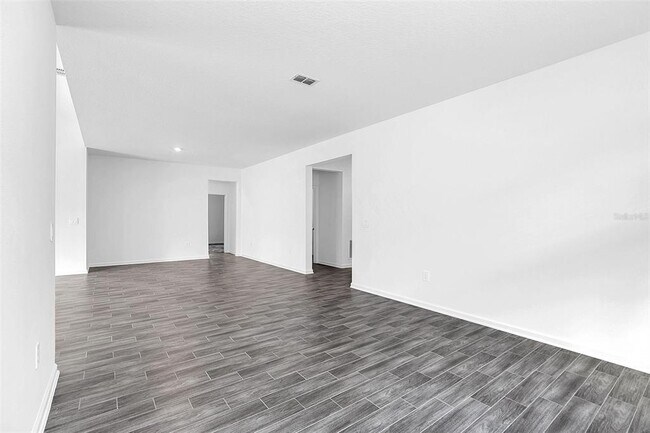 Building Photo - 6306 Lakepine St