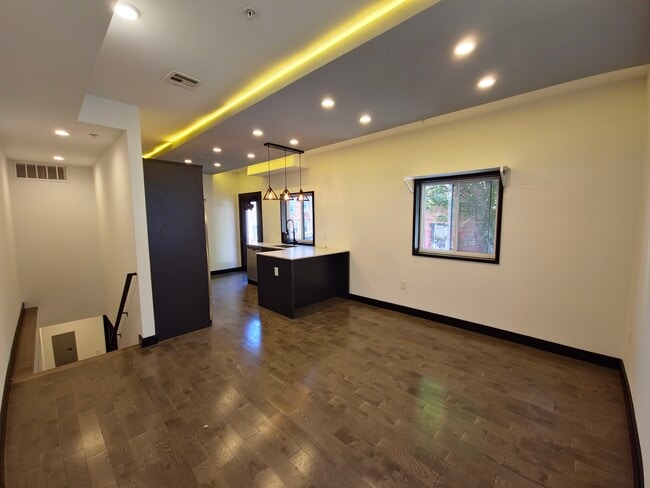 Building Photo - 519 N 38th St