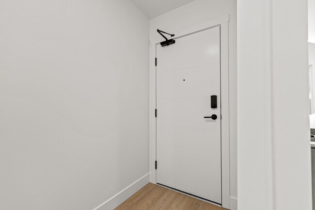 Building Photo - 1110 Lawson Av