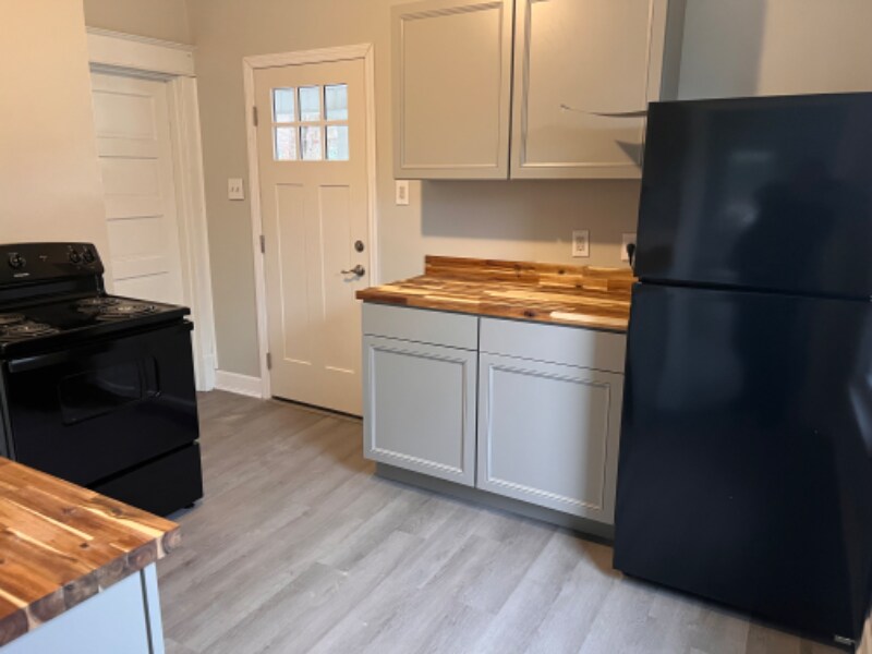 Foto principal - 4317 Rhodes Ave