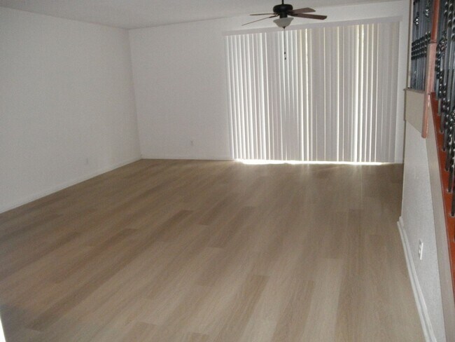 Foto del edificio - 2205 Oakmont Dr