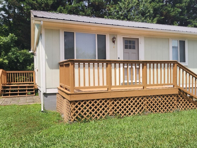 Building Photo - 17 Unaka Ave