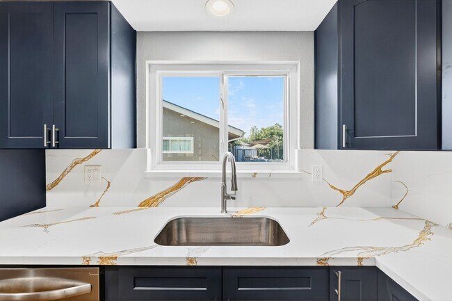 Foto del edificio - 445 E Hoover Ave