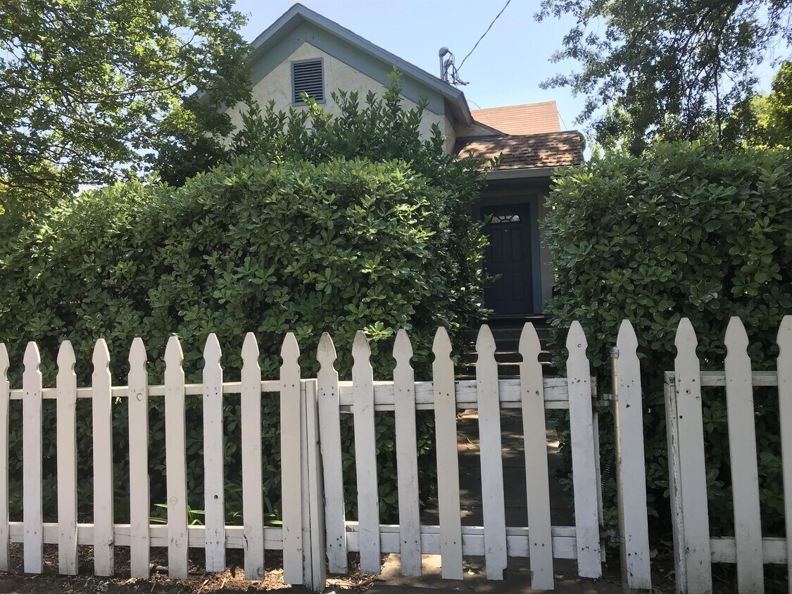 381 E 9th St, Chico, CA 95928 House for Rent in Chico, CA