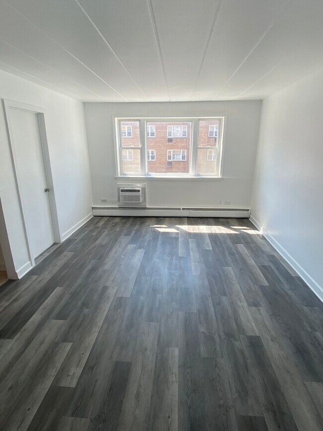 Foto del edificio - 6160 N Damen Ave