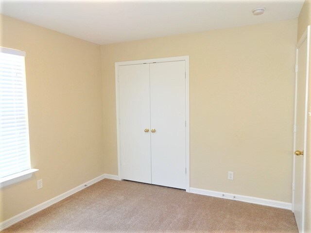 Building Photo - 9742 Liberty Grn