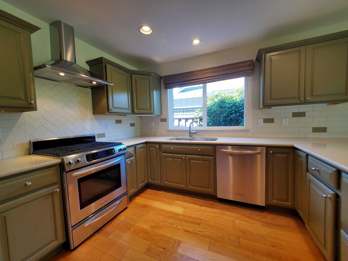 Building Photo - 8 Calypso Shores
